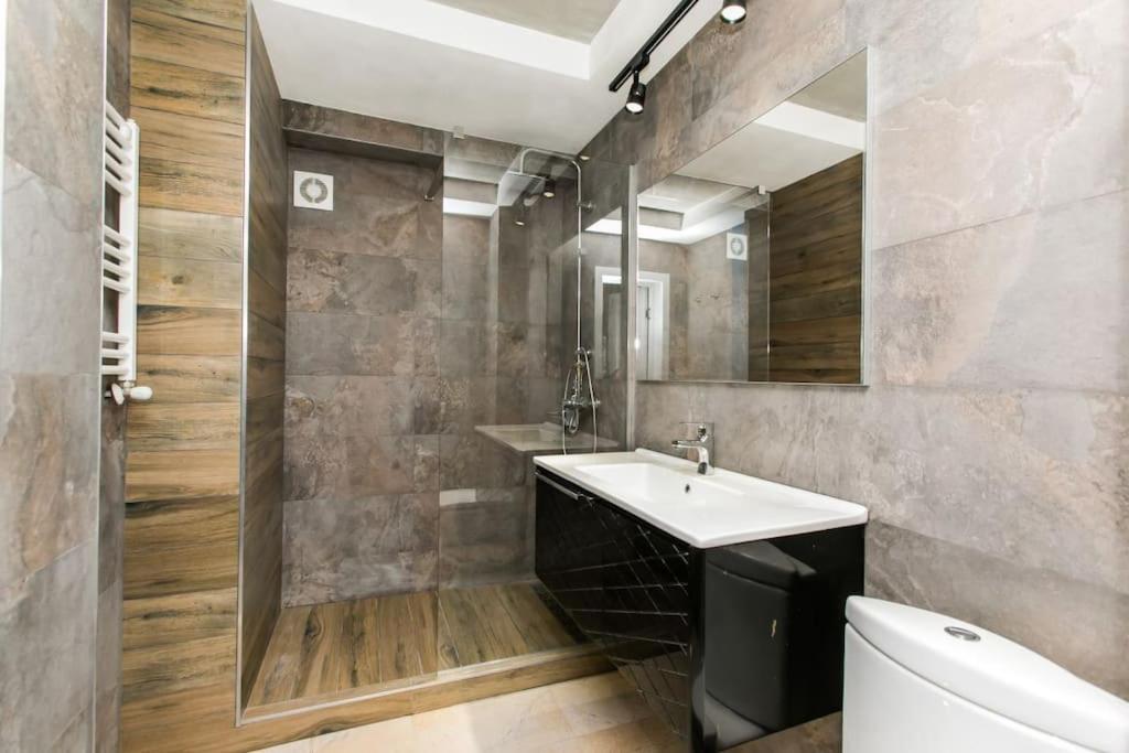 Lev Tolstoi Studio Appartamento Chişinău Esterno foto