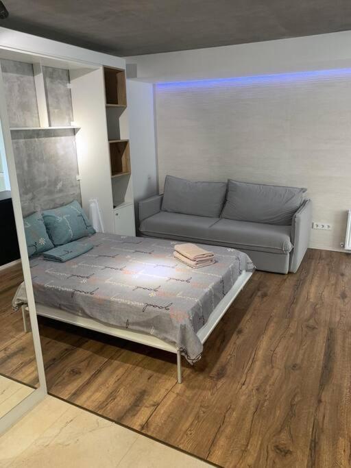 Lev Tolstoi Studio Appartamento Chişinău Esterno foto